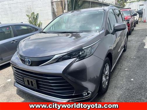 2024 Toyota Sienna XLE 8 Passenger