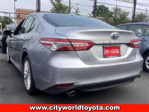 2020 Toyota Camry Hybrid XLE