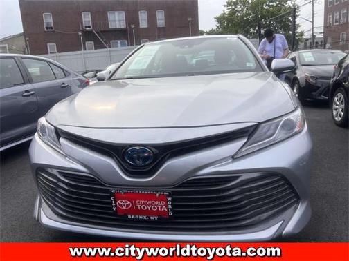 2020 Toyota Camry Hybrid XLE