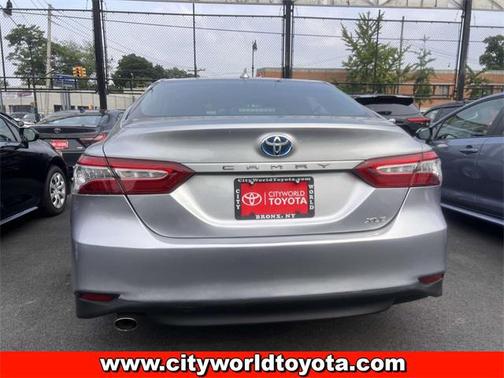 2020 Toyota Camry Hybrid XLE