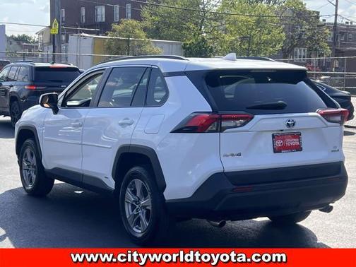 2022 Toyota RAV4 Hybrid LE