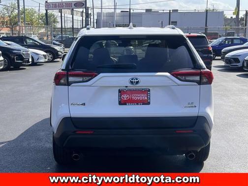 2022 Toyota RAV4 Hybrid LE