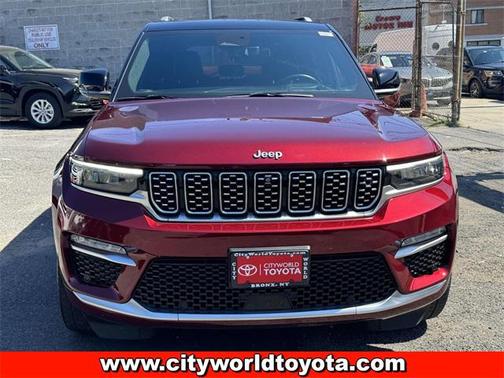 2022 Jeep Grand Cherokee Summit