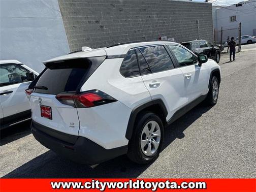 2021 Toyota RAV4 LE