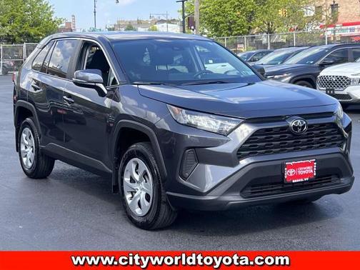 2022 Toyota RAV4 LE
