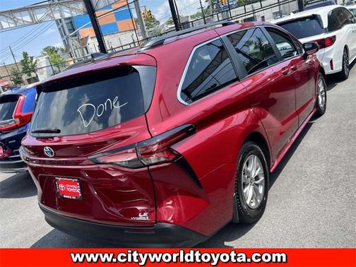 2021 Toyota Sienna LE