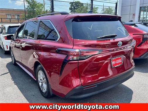 2021 Toyota Sienna LE