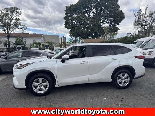 2023 Toyota Highlander LE