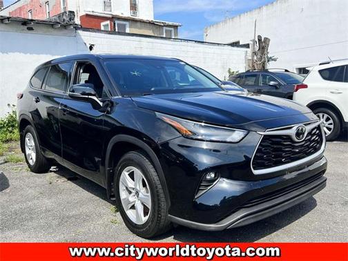 2022 Toyota Highlander LE