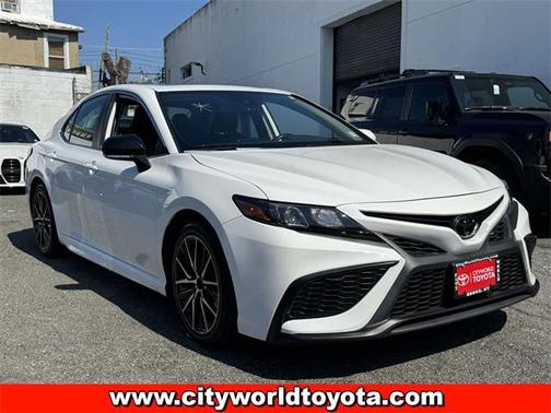 2022 Toyota Camry SE