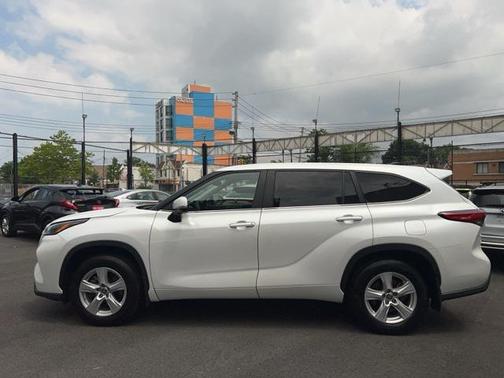 2023 Toyota Highlander LE