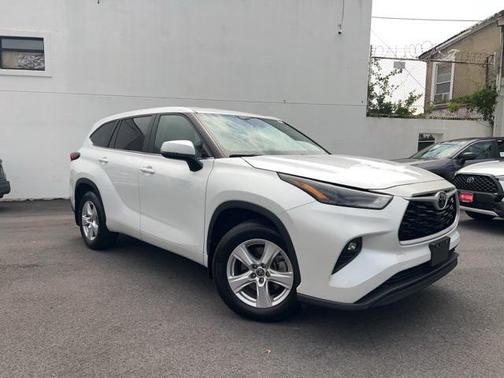 2023 Toyota Highlander LE