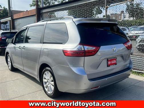 2017 Toyota Sienna XLE