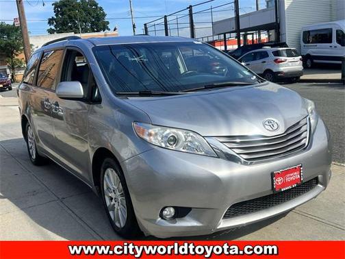 2017 Toyota Sienna XLE