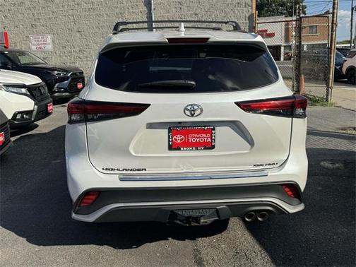 2022 Toyota Highlander XSE