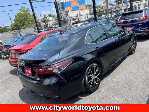 2024 Toyota Camry Hybrid SE