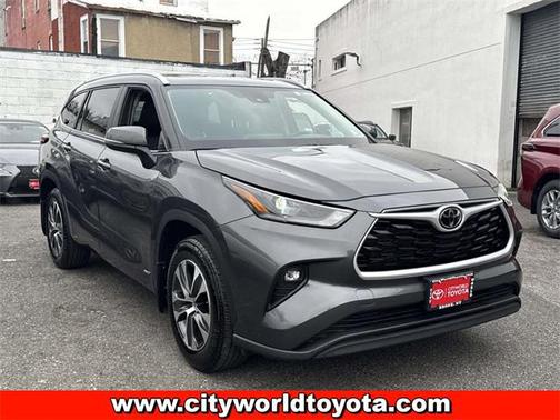 2025 Toyota Highlander Hybrid XLE