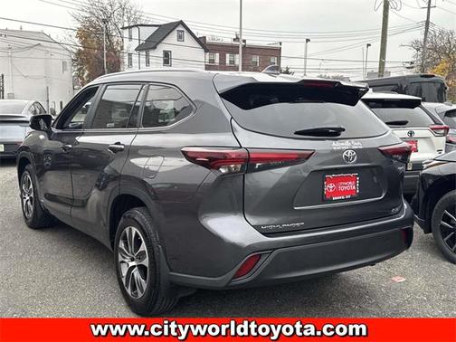 2025 Toyota Highlander Hybrid XLE