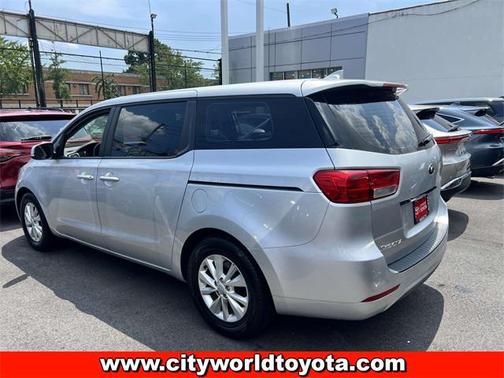 2017 Kia Sedona L