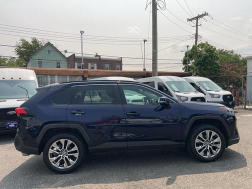 2022 Toyota RAV4 XLE Premium