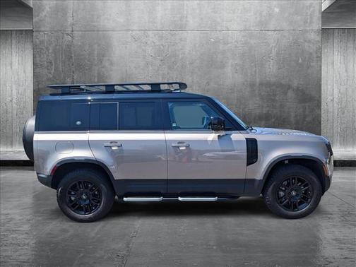 2023 Land Rover Defender 110 SE