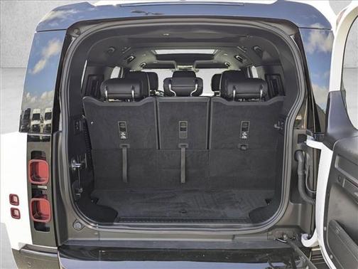 2023 Land Rover Defender 130 X-Dynamic SE