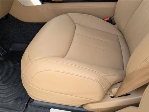 Santorini Black Metallic 2026 Land Rover Range Rover P400 SE 7 Seat