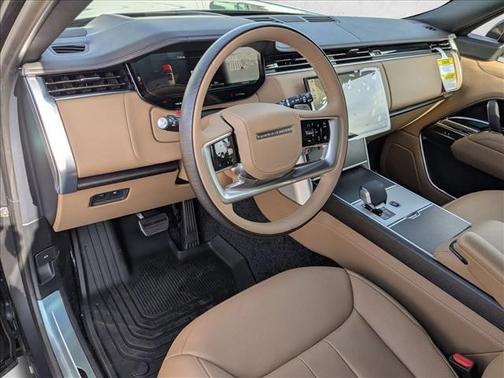 2025 Land Rover Range Rover P550e SE