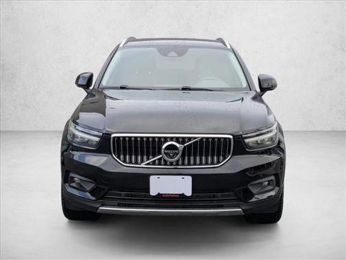 2022 Volvo XC40 T5 Momentum