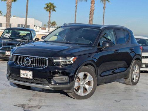 2022 Volvo XC40 T5 Momentum