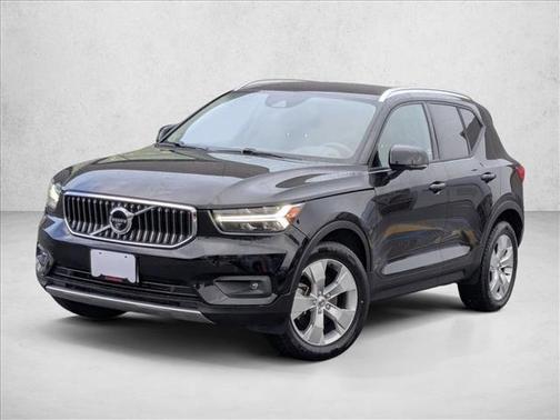 2022 Volvo XC40 T5 Momentum
