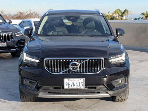 2022 Volvo XC40 T5 Momentum