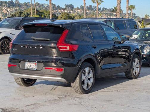 2022 Volvo XC40 T5 Momentum