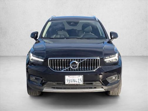 2022 Volvo XC40 T5 Momentum