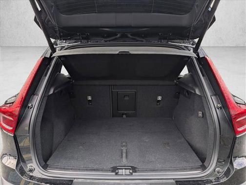 2022 Volvo XC40 T5 Momentum