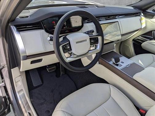 2025 Land Rover Range Rover P530 SE