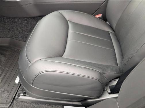 Santorini Black Metallic 2026 Land Rover Range Rover P400 SE 7 Seat