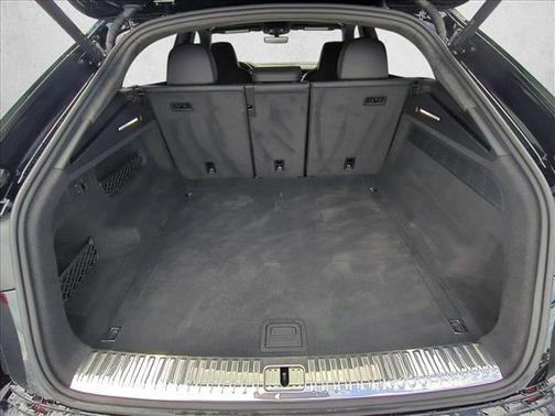 Mythos Black Metallic 2022 Audi RS Q8 4.0T