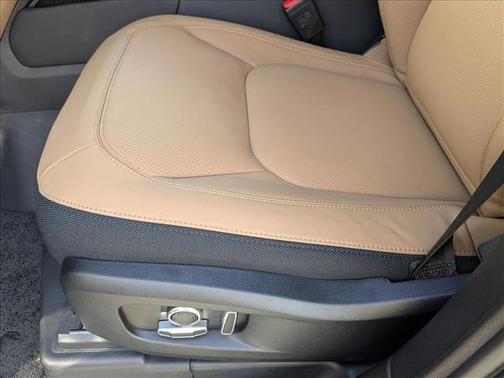 Santorini Black Metallic 2026 Land Rover Defender V8