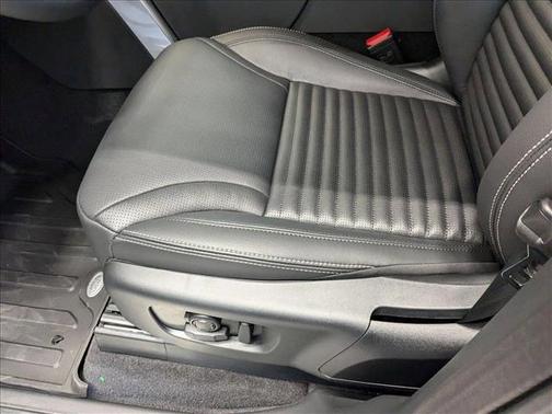2025 Land Rover Discovery P360 Dynamic SE
