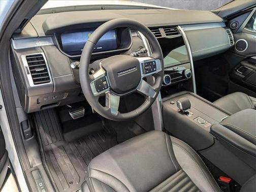 2025 Land Rover Discovery P360 Dynamic SE