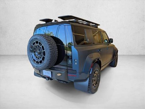 2026 Land Rover Defender OCTA