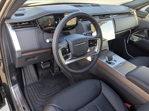 Santorini Black Metallic 2026 Land Rover Range Rover P530 SE