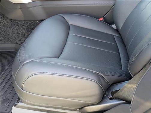 Santorini Black Metallic 2026 Land Rover Range Rover P530 SE