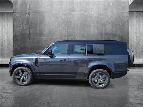 2025 Land Rover Defender 130 P400 X-Dynamic SE