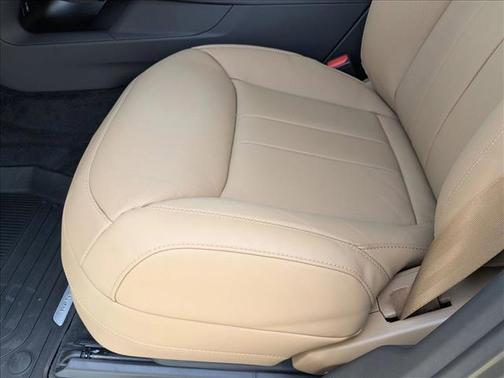 Fuji White 2026 Land Rover Range Rover Sport SE