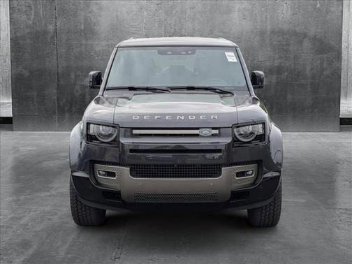 2025 Land Rover Defender 130 P400 X-Dynamic SE