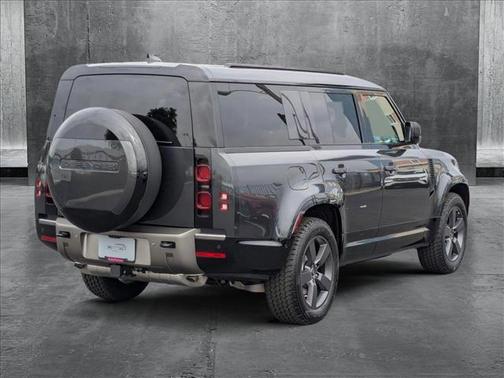 2025 Land Rover Defender 130 P400 X-Dynamic SE