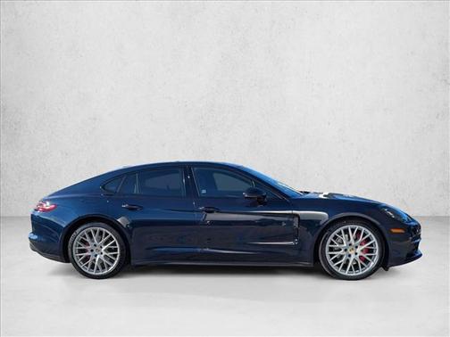 Night Blue Metallic 2017 Porsche Panamera 4