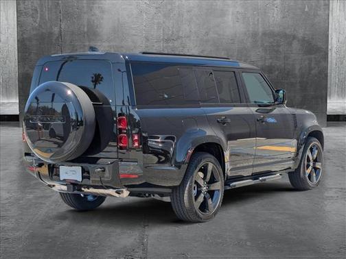 2025 Land Rover Defender 130 P400 X-Dynamic SE